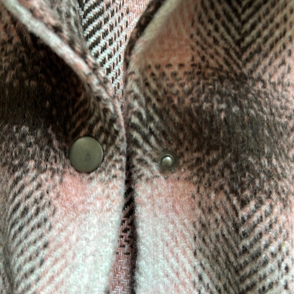 Women’s size small Shacket - Picture 3 of 6